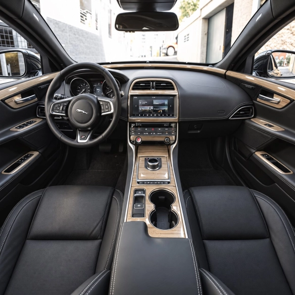 Jaguar F-PACE 2017 - à aujourd’hui kit complet kit décoration intérieure tableau de bord 52 pièces